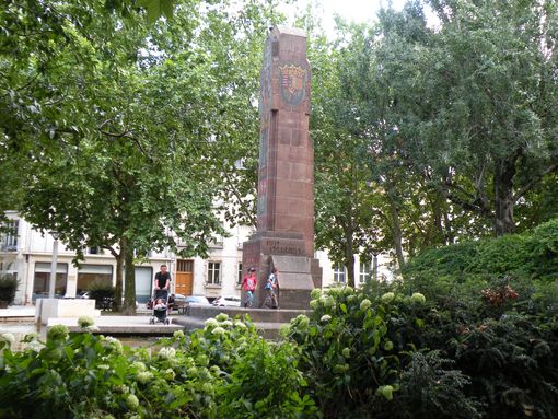  Monument de la place de la Croix de Bourgogne
